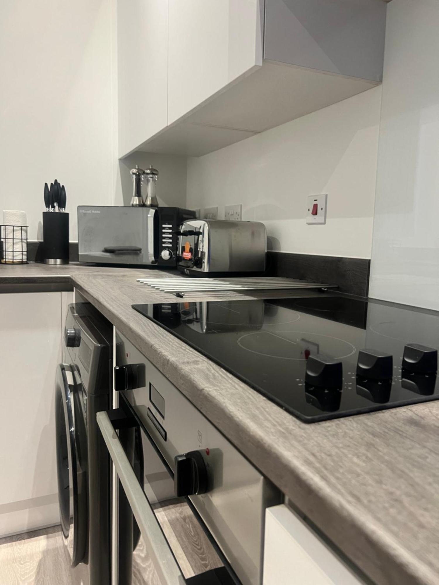 The Parkes A Stylish 3Br House, 5 Mins From Central Birmingham Close To The Edgbaston Stadium, The Hippodrome, Uob, Aston And Bcu, China Town, Kings Heath Bhx Airport And Much More Exteriör bild