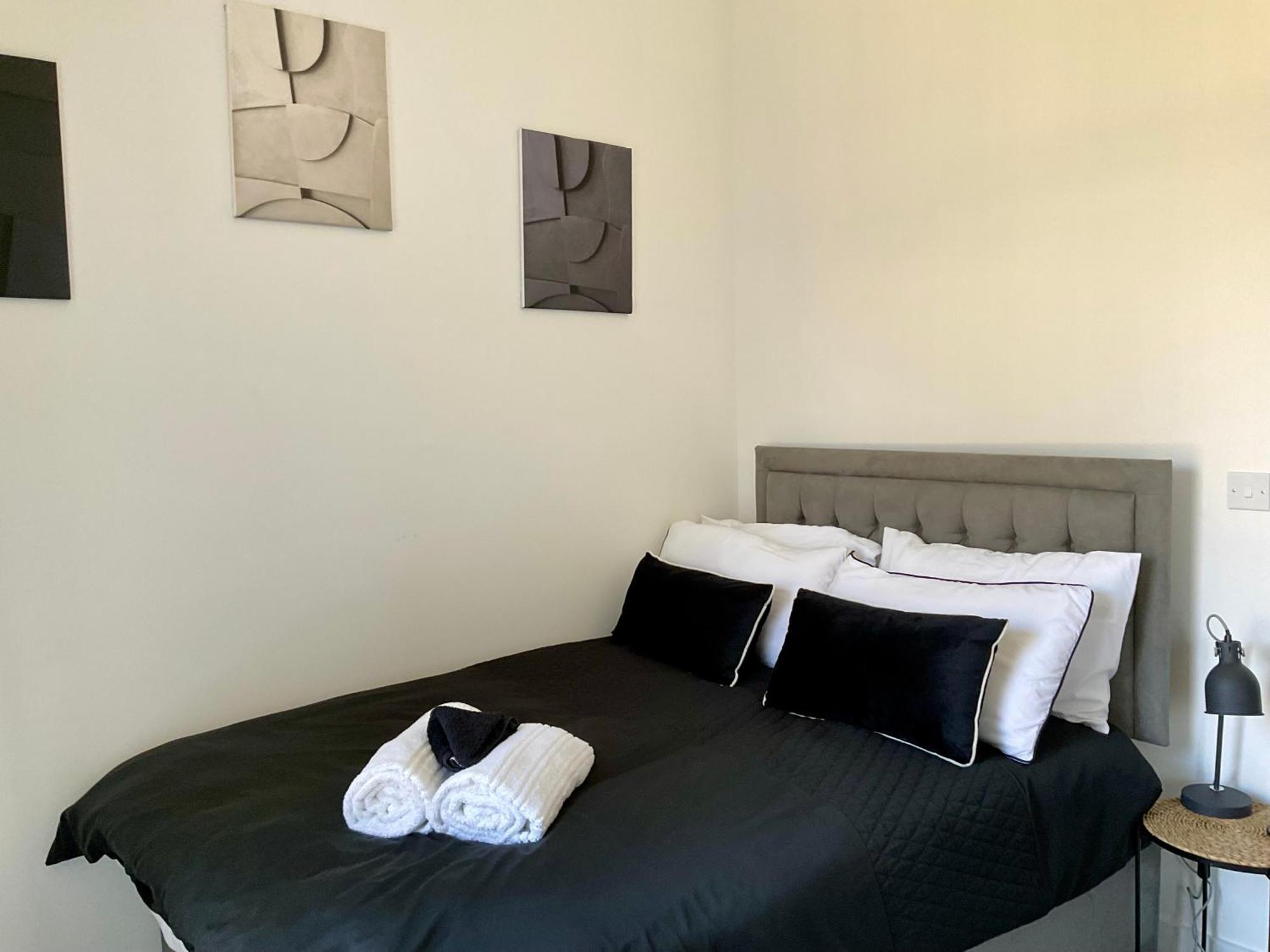 The Parkes A Stylish 3Br House, 5 Mins From Central Birmingham Close To The Edgbaston Stadium, The Hippodrome, Uob, Aston And Bcu, China Town, Kings Heath Bhx Airport And Much More Exteriör bild