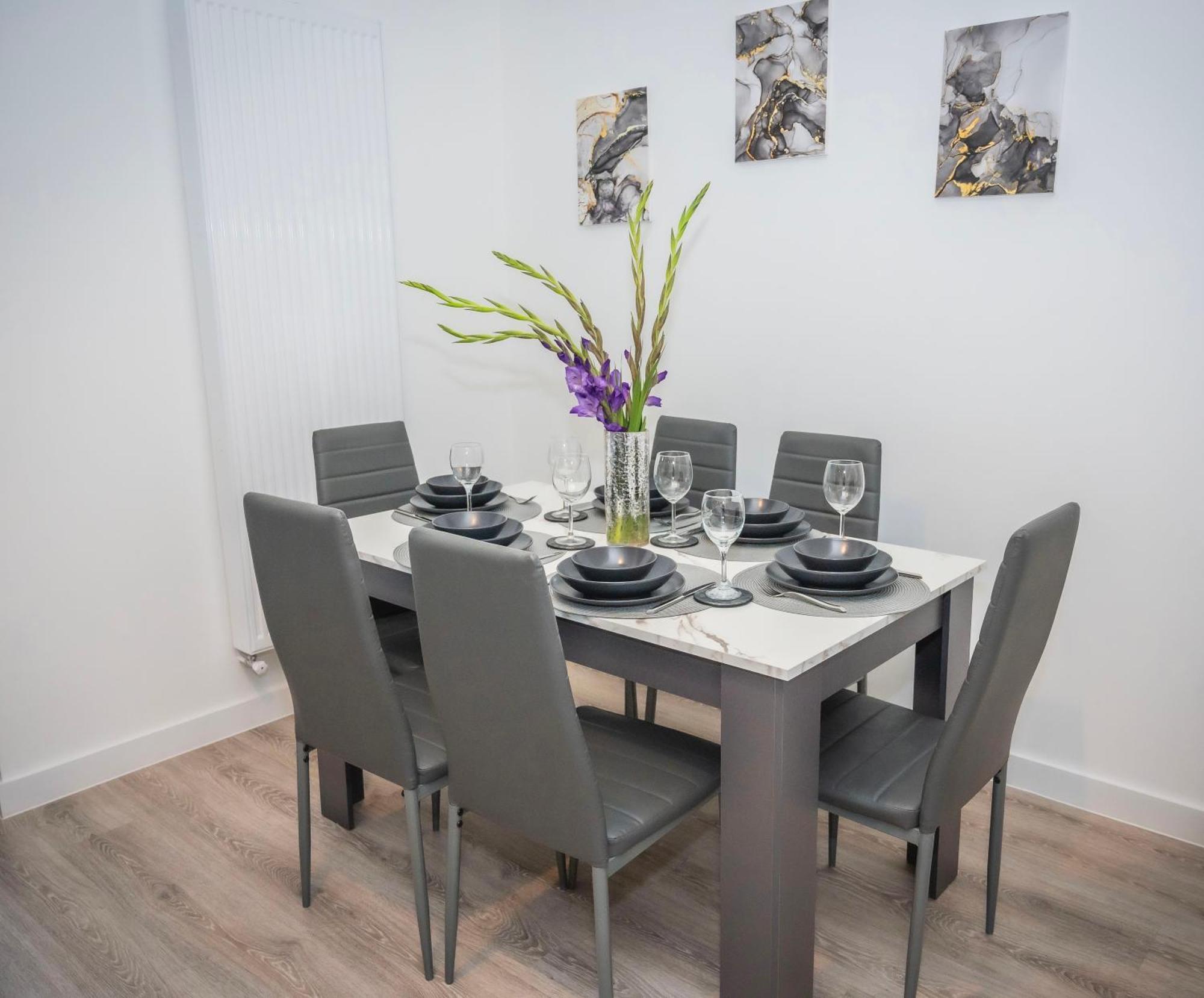 The Parkes A Stylish 3Br House, 5 Mins From Central Birmingham Close To The Edgbaston Stadium, The Hippodrome, Uob, Aston And Bcu, China Town, Kings Heath Bhx Airport And Much More Exteriör bild