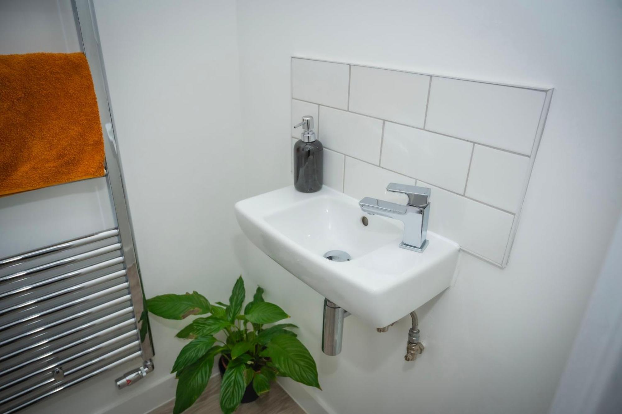 The Parkes A Stylish 3Br House, 5 Mins From Central Birmingham Close To The Edgbaston Stadium, The Hippodrome, Uob, Aston And Bcu, China Town, Kings Heath Bhx Airport And Much More Exteriör bild